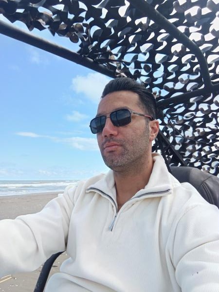 تصویر پروفایل علی